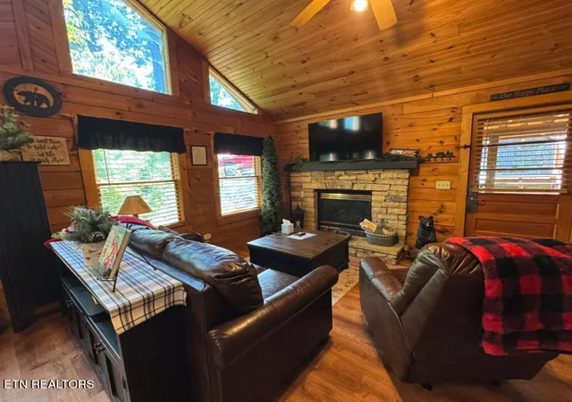 Photo 3 of Single family home for sale at 919 Deer Run Way, Sevierville, TN 37862 | MLS# 1352075 | Listing updated on 2026-09-06