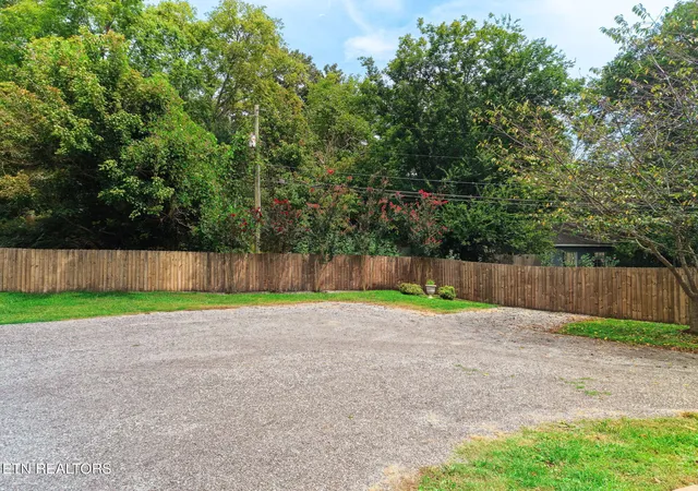 26th image of 2411 Fenwood Dr, Knoxville, TN 37918 | MLS# 1352790