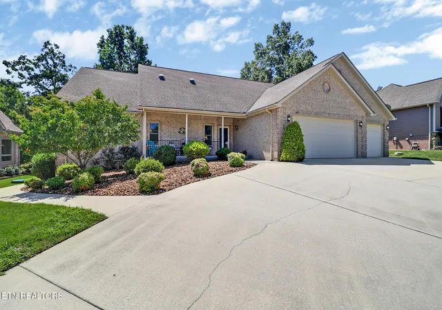 Photo 2 of Single family home for sale at 207 Forest Hl Dr, Crossville, TN 38558 | MLS# 1353823 | Listing updated on 2026-09-04