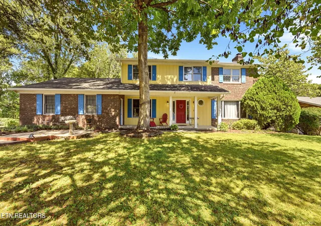 Photo 1 of Single family home for sale at 135 Claremont Rd, Oak Ridge, TN 37830 | MLS# 1353769 | Listing updated on 2026-09-22