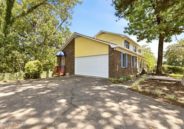 Photo 4 of Single family home for sale at 135 Claremont Rd, Oak Ridge, TN 37830 | MLS# 1353769 | Listing updated on 2026-09-22