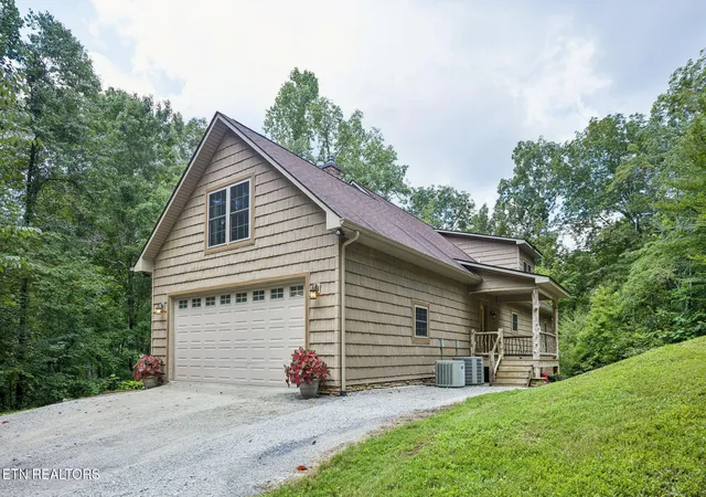 Photo 3 of Single family home for sale at 575 Russell Rd, Sharps Chapel, TN 37866 | MLS# 1352665 | Listing updated on 2026-09-10
