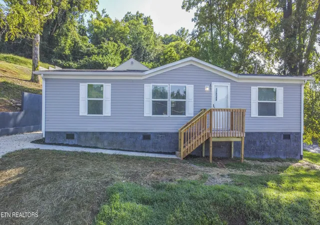 1st image of 417 Sewanee St, Harriman, TN 37748 | MLS# 1352710