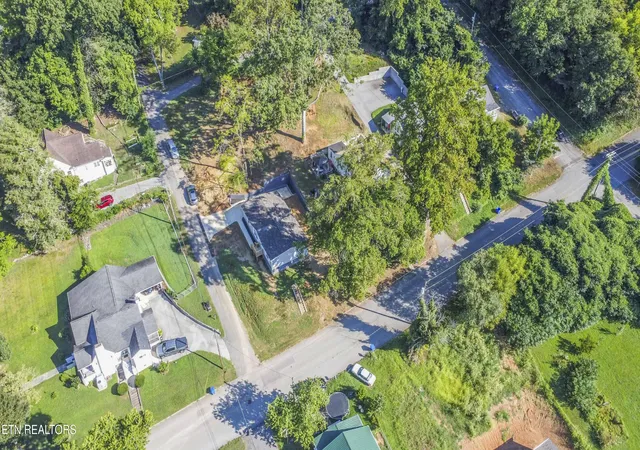 2nd image of 417 Sewanee St, Harriman, TN 37748 | MLS# 1352710