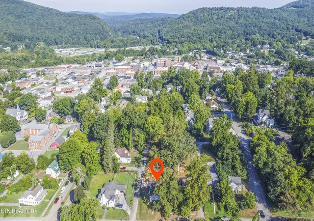 Photo 3 of Sale Pending at 417 Sewanee St, Harriman, TN 37748 | MLS# 1352710 | Listing updated on 2026-09-18