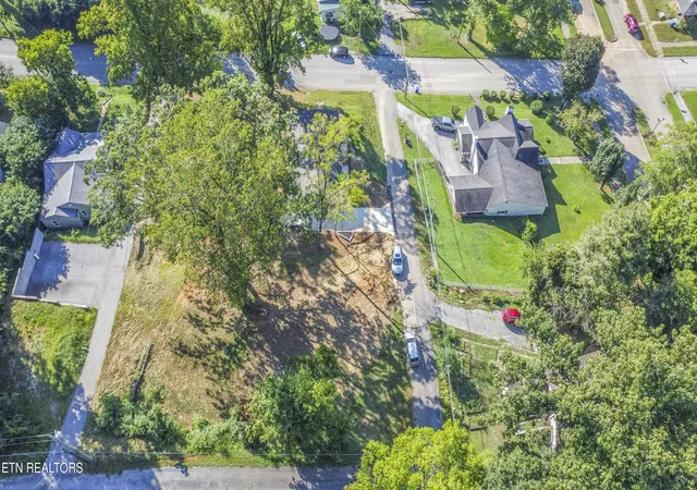 Photo 3 of Sale Pending at 417 Sewanee St, Harriman, TN 37748 | MLS# 1352710 | Listing updated on 2026-09-18