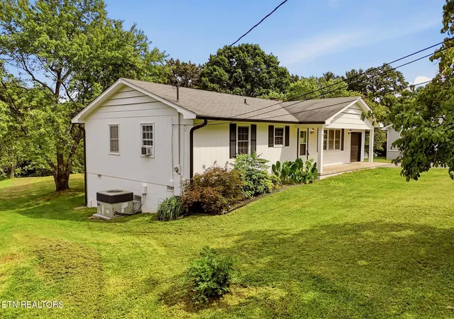 3rd image of 1214 Michaels Ln, Knoxville, TN 37912 | MLS# 1352585