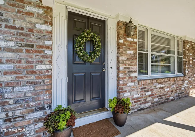 Photo 3 of Sale Pending at 7925 Stratton Dr, Knoxville, TN 37919 | MLS# 1352877 | Listing updated on 2026-09-01