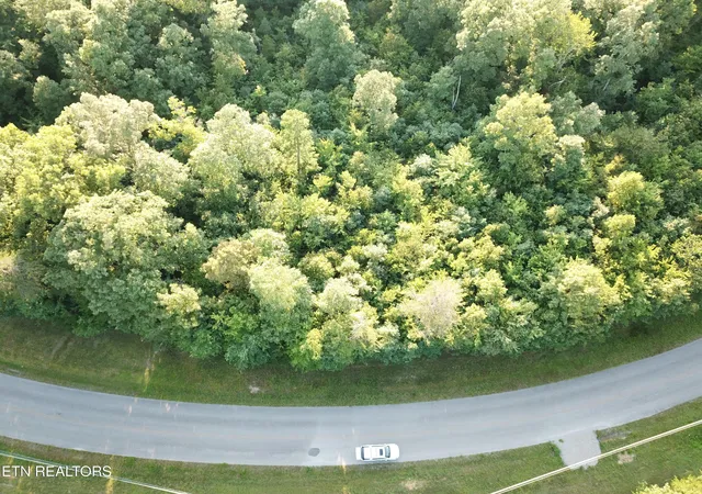 3rd image of 7 Cumberland Lakes Dr, Monterey, TN 38574 | MLS# 1352777
