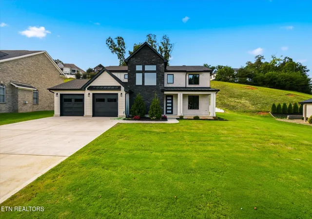 Photo 3 of Single family home for sale at 10237 Autumn Valley Ln, Knoxville, TN 37922 | MLS# 1352929 | Listing updated on 2026-08-28