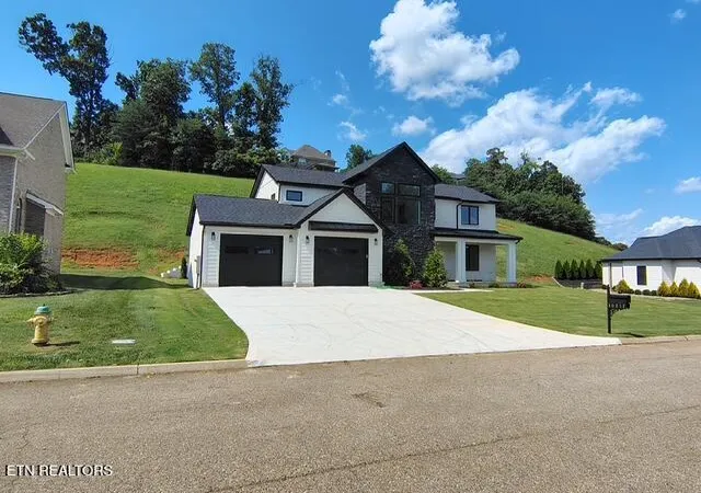 Photo 3 of Single family home for sale at 10237 Autumn Valley Ln, Knoxville, TN 37922 | MLS# 1352929 | Listing updated on 2026-08-28