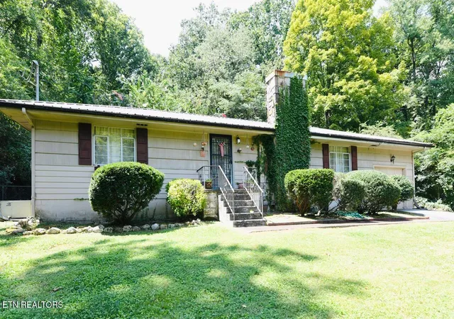 Photo 1 of Sale Pending at 3227 Haywood Ave, Chattanooga, TN 37415 | MLS# 1352927 | Listing updated on 2026-08-28