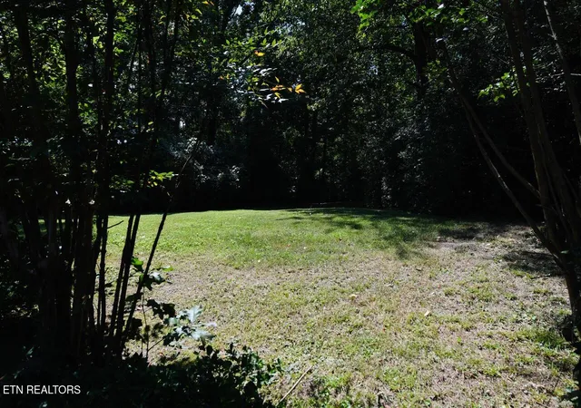 Photo 2 of Sale Pending at 3227 Haywood Ave, Chattanooga, TN 37415 | MLS# 1352927 | Listing updated on 2026-08-28