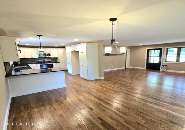 Photo 3 of Single family home for sale at 108 Hickory Dr, Maryville, TN 37804 | MLS# 1353496 | Listing updated on 2026-09-22