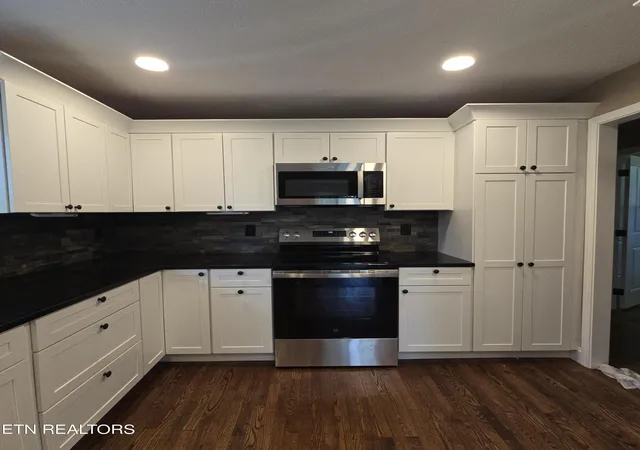 Photo 3 of Single family home for sale at 108 Hickory Dr, Maryville, TN 37804 | MLS# 1353496 | Listing updated on 2026-09-22