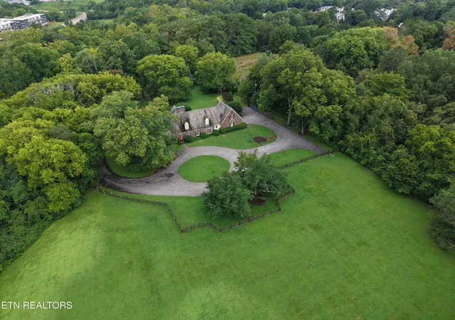 Photo 1 of Single family home for sale at 620 Walker Springs Rd, Knoxville, TN 37923 | MLS# 1353201 | Listing updated on 2026-08-28