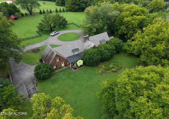 Photo 2 of Single family home for sale at 620 Walker Springs Rd, Knoxville, TN 37923 | MLS# 1353201 | Listing updated on 2026-08-28