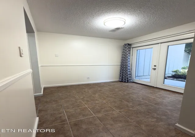 Photo 3 of Condo for sale at 8705 Olde Colony Tr, Knoxville, TN 37923 | MLS# 1352567 | Listing updated on 2026-08-21