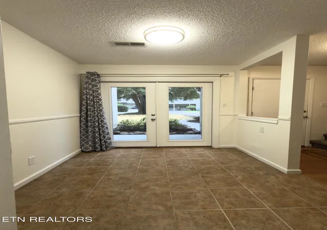 Listing Photo 4 - Condo for sale in building located at 8705 Olde Colony Trace, Knoxville, TN 37923
