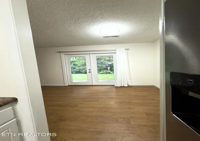 Listing Photo 5 - Condo for sale in building located at 8705 Olde Colony Trace, Knoxville, TN 37923