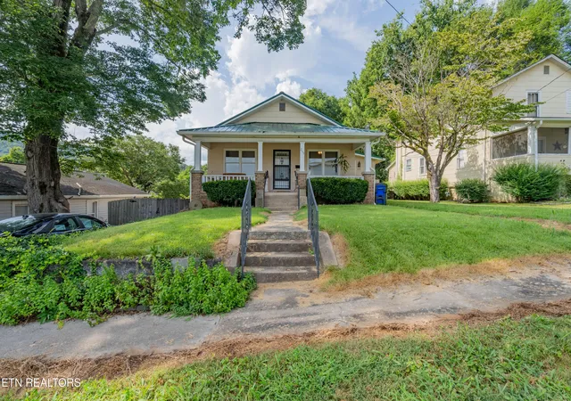Photo 3 of Single family home for sale at 213 Devonia St, Harriman, TN 37748 | MLS# 1353160 | Listing updated on 2026-08-28