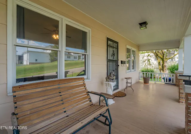 Photo 4 of Single family home for sale at 213 Devonia St, Harriman, TN 37748 | MLS# 1353160 | Listing updated on 2026-08-28