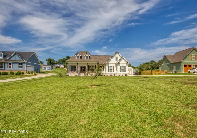Photo 3 of Single family home for sale at 1928 River Mist Cir, New Market, TN 37820 | MLS# 1352645 | Listing updated on 2026-08-28