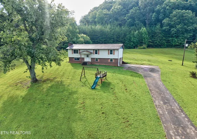2nd image of 572 S Union Grove Rd, Friendsville, TN 37737 | MLS# 1352591