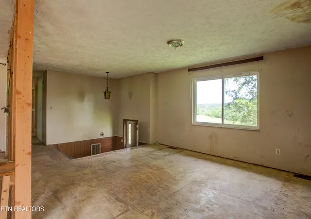 5th image of 572 S Union Grove Rd, Friendsville, TN 37737 | MLS# 1352591