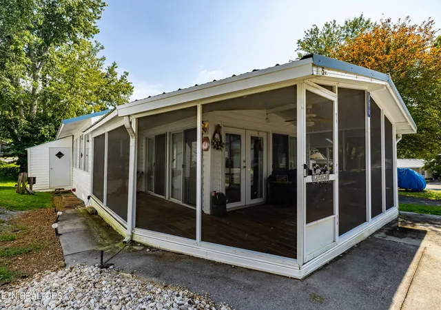 2nd image of 572 Flamingo Cir, Townsend, TN 37882 | MLS# 1352608