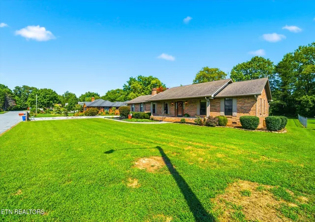 2nd image of 855 Westgate Dr, Alcoa, TN 37701 | MLS# 1352577
