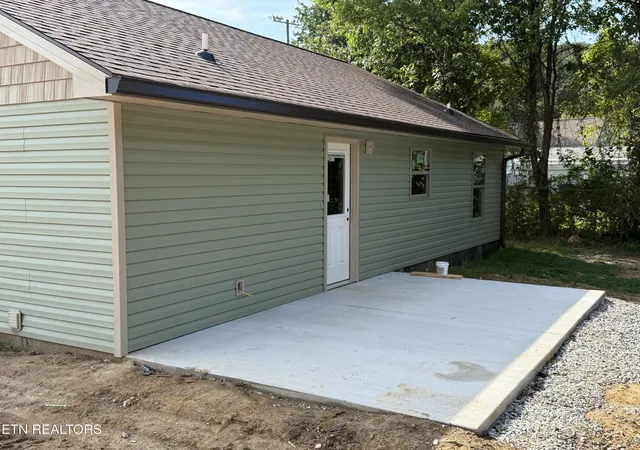 3rd image of 305A S Fowler St, Clinton, TN 37716 | MLS# 1352593