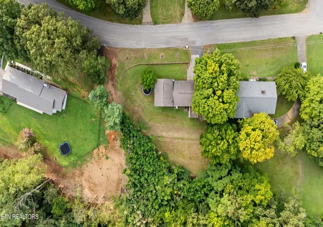 3rd image of 561 Robinson Dr, Loudon, TN 37774 | MLS# 1352652