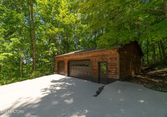Photo 3 of Sale Pending at 1300 Irwin Dr, Powell, TN 37849 | MLS# 1352582 | Listing updated on 2026-10-08