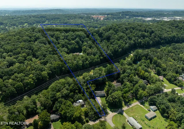 Photo 2 of Sale Pending at 1300 Irwin Dr, Powell, TN 37849 | MLS# 1352582 | Listing updated on 2026-10-08