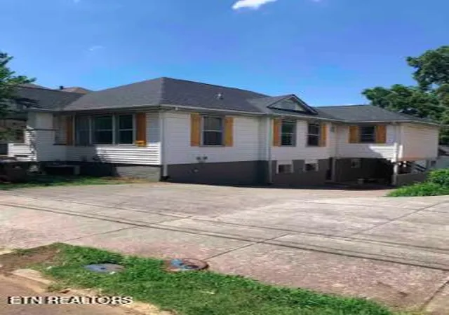 Photo 2 of Multi family home for sale at 109/115 E Glenwood Ave, Knoxville, TN 37917 | MLS# 1352518 | Listing updated on 2026-08-24