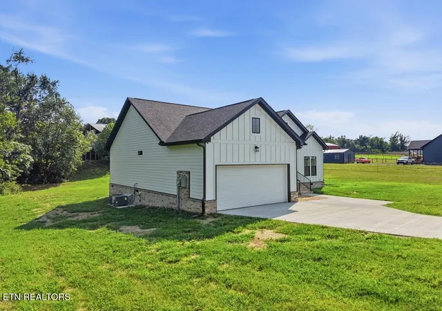 Photo 3 of Single family home for sale at 1741 Old Hwy 52, Lafayette, TN 37083 | MLS# 1352934 | Listing updated on 2026-09-24