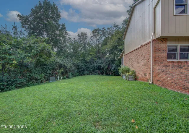 5th image of 8600 Olde Colony Trace, Knoxville, TN 37923