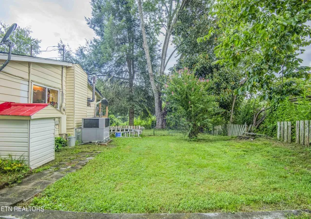 Photo 4 of Sale Pending at 685 Foster Rd, Lenoir City, TN 37771 | MLS# 1352786 | Listing updated on 2026-09-12
