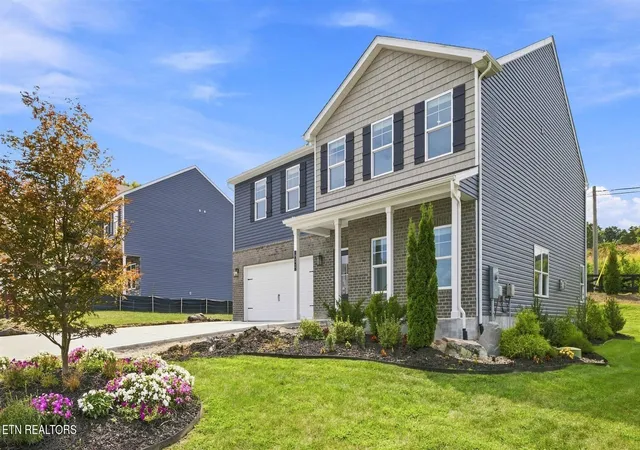 Photo 2 of Sale Pending at 402 Villages At Hinds Crk Ln, Clinton, TN 37716 | MLS# 1352526 | Listing updated on 2026-09-29