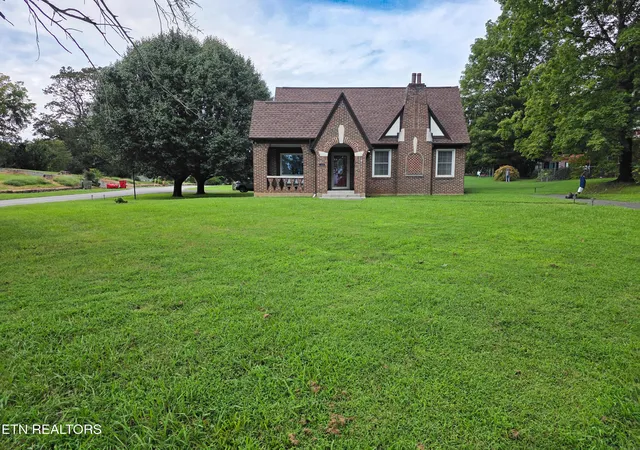 Photo 4 of Single family home for sale at 308 Clifton Heights Rd, Newport, TN 37821 | MLS# 1352588 | Listing updated on 2026-09-15