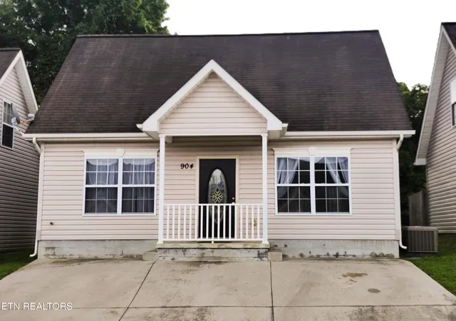 1st image of 904 Hazelbrook Wy, Knoxville, TN 37912 | MLS# 1352751