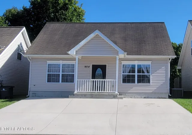 Photo 1 of Single family home for sale at 904 Hazelbrook Wy, Knoxville, TN 37912 | MLS# 1352751 | Listing updated on 2026-09-17