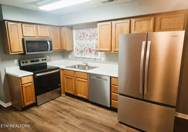 Photo 3 of Single family home for sale at 904 Hazelbrook Wy, Knoxville, TN 37912 | MLS# 1352751 | Listing updated on 2026-09-17