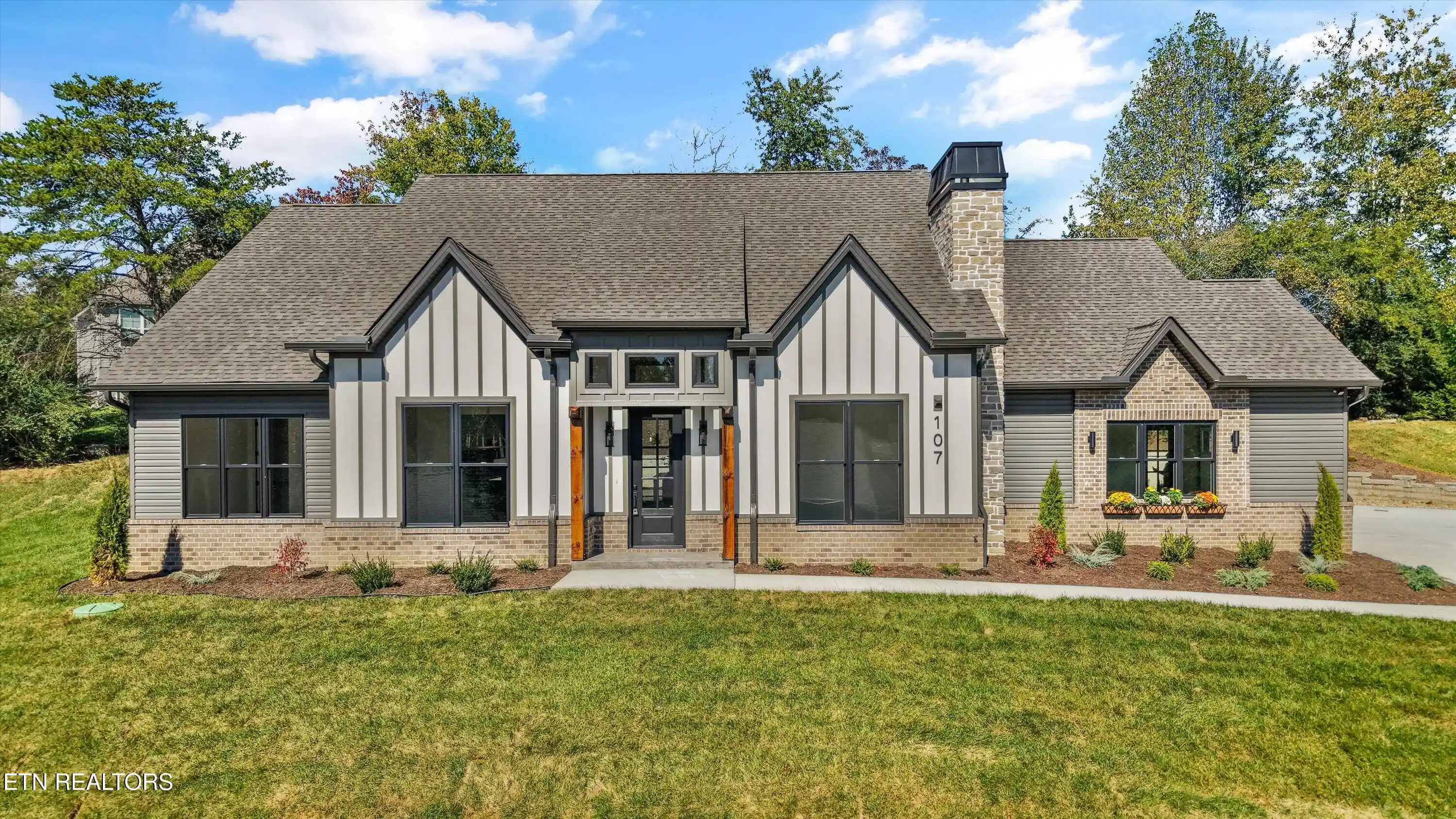 Photo 1 of Single family home for sale at 107 Amohi Way, Loudon, TN 37774 | MLS# 1352553 | Listing updated on 2026-10-31