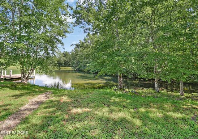 Photo 2 of Single family home for sale at 154 Hedgewood Pt, Crossville, TN 38558 | MLS# 1352764 | Listing updated on 2026-09-23