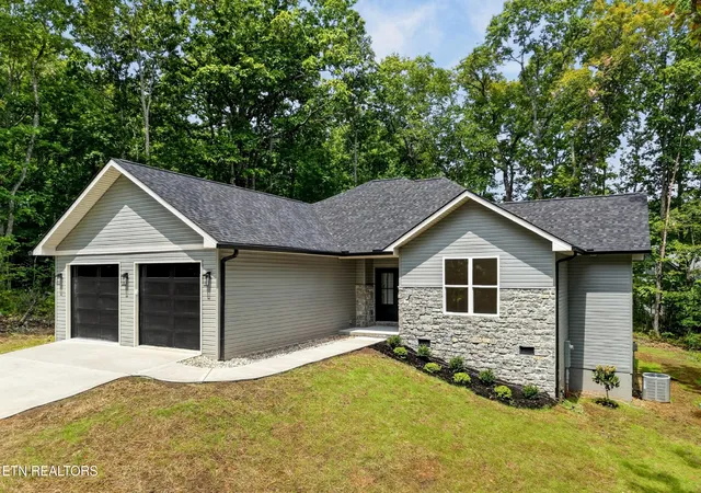 Photo 3 of Single family home for sale at 104 Liverpool Cir, Crossville, TN 38558 | MLS# 1352628 | Listing updated on 2026-08-21