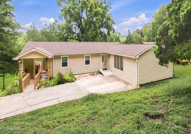2nd image of 105 Trenton Dr, Oak Ridge, TN 37830 | MLS# 1352621