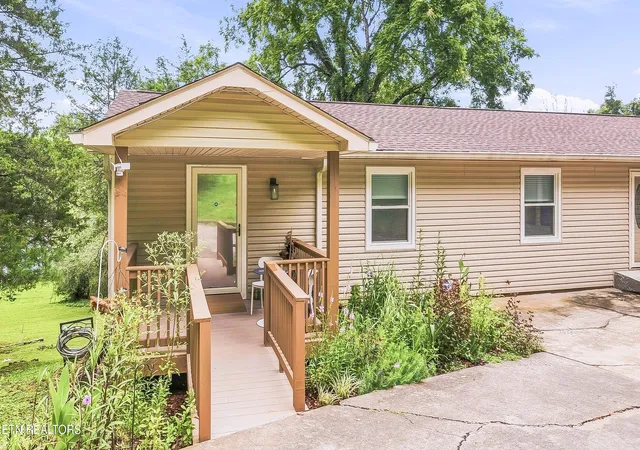 3rd image of 105 Trenton Dr, Oak Ridge, TN 37830 | MLS# 1352621