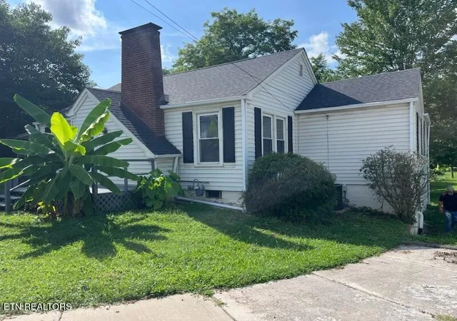 1st image of 517 E Central Ave, La Follette, TN 37766 | MLS# 1352674